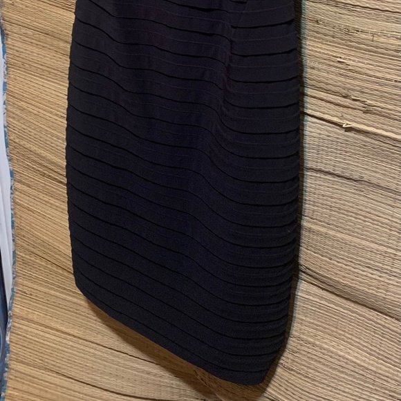 Black/to the knee cocktail dress - Picture 5 of 8